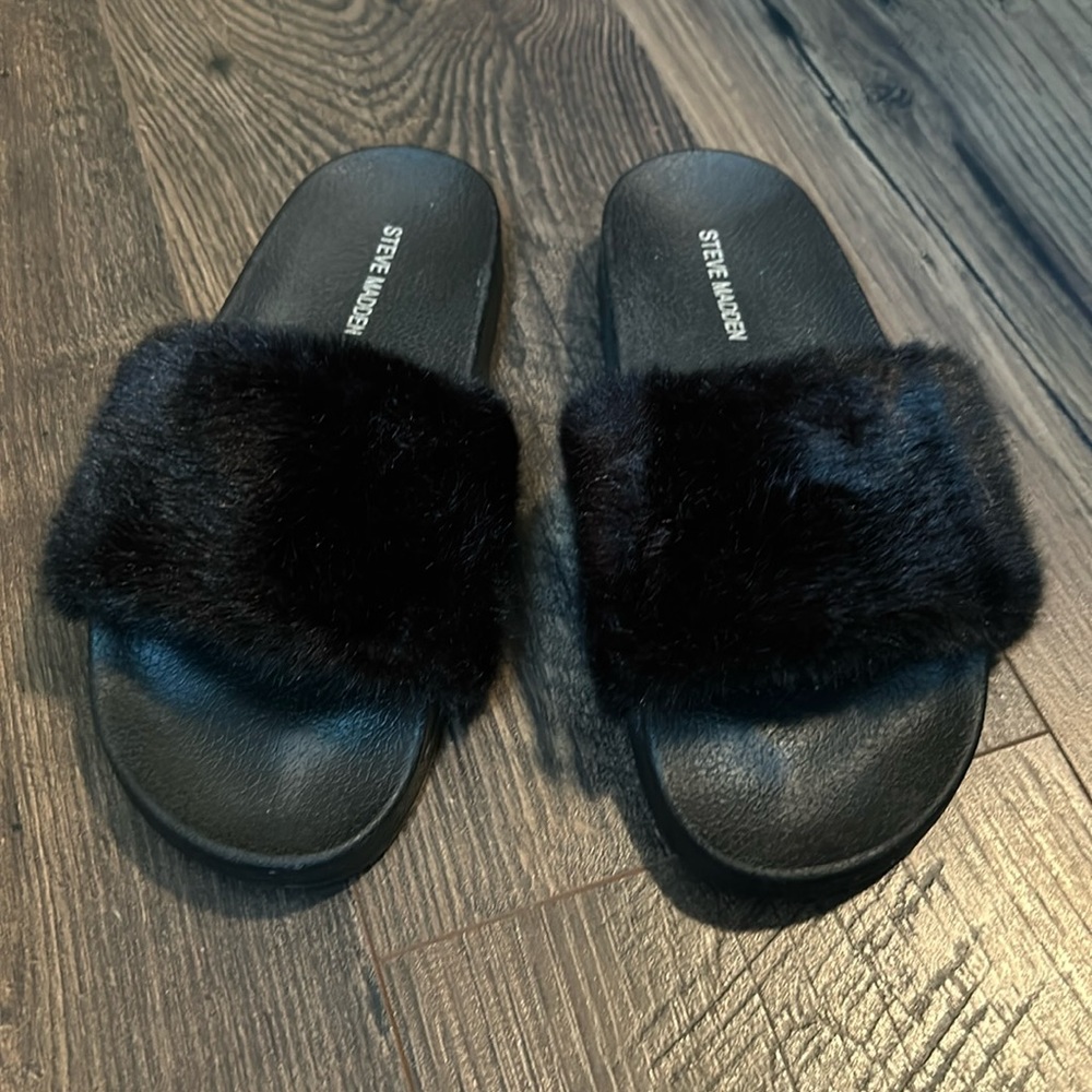 Faux fur Steve Madden slippers